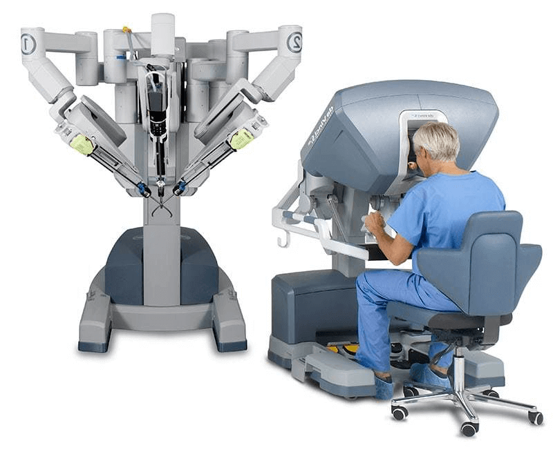 Doctor using da Vinci Surgical System